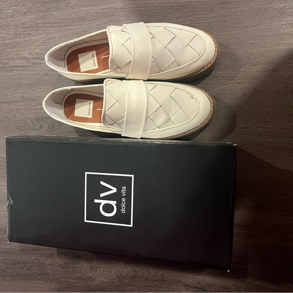 super cute white loafers